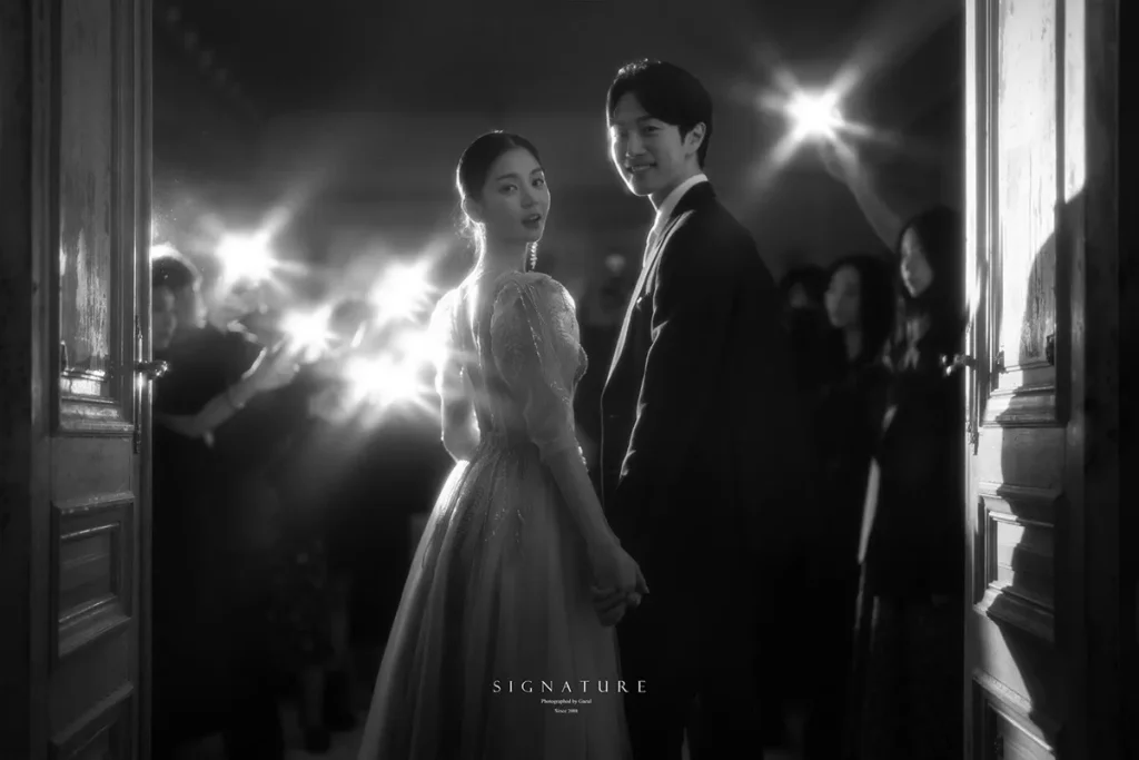 韓国のモノクロウェディングフォト_映画風