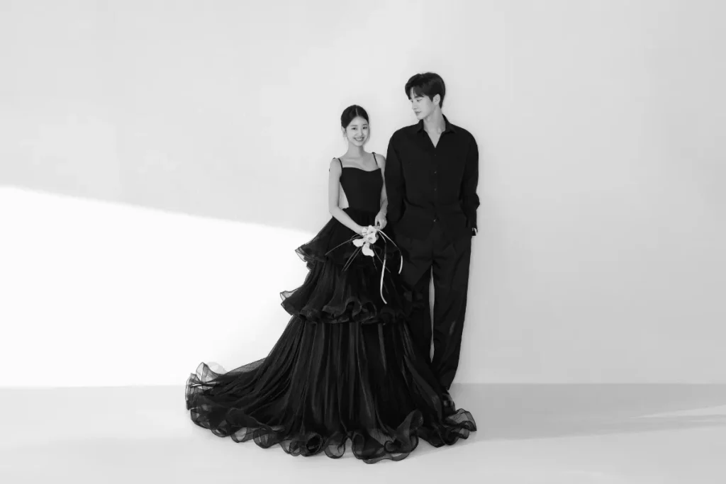 黒ドレス・ブラックドレス_モノクロ3