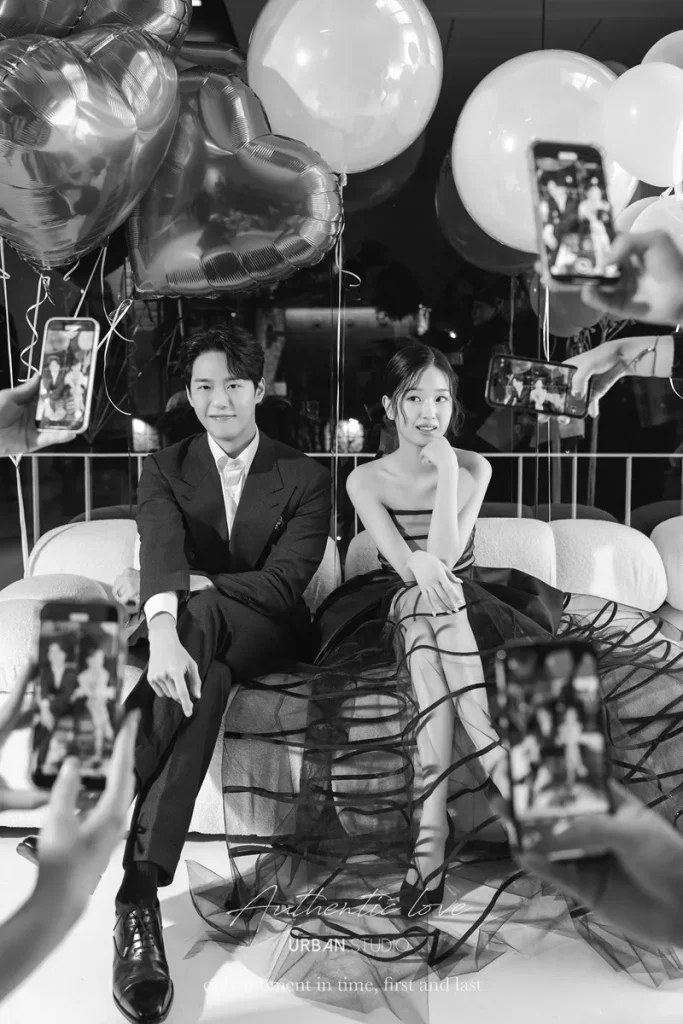 黒ドレス・ブラックドレス_モノクロ2