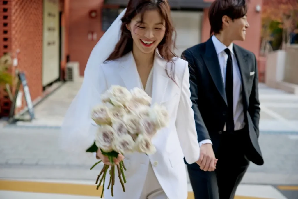 韓国前撮りなら私服ショットもおしゃれなウェディングフォトに♡