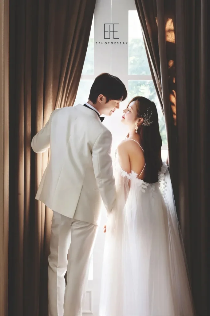 ダウンヘアとビジューヘッドドレス_2