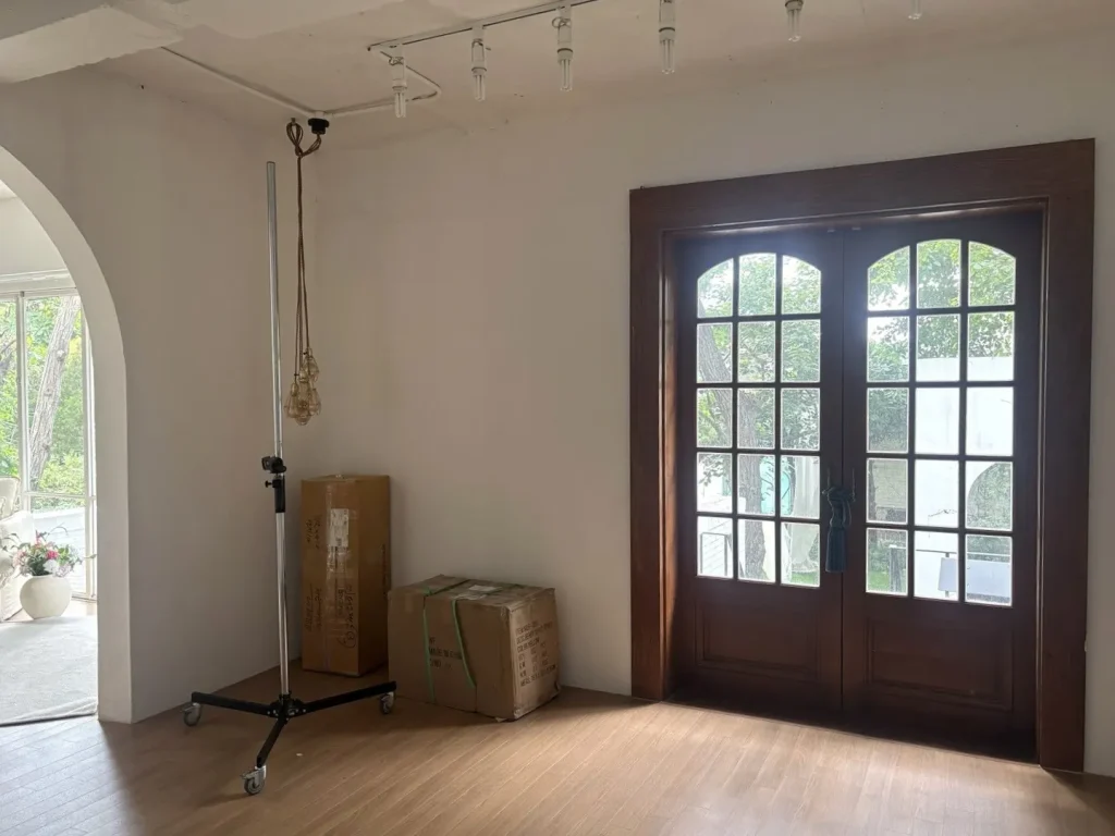 BODA STUDIO(ボダスタジオ) _アンティーク窓辺