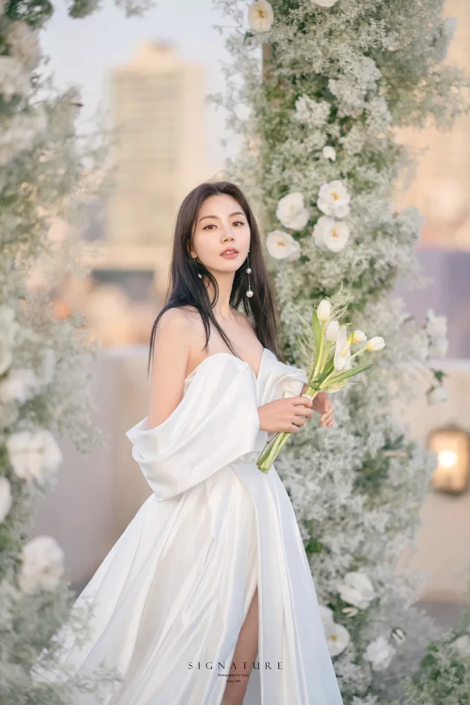 大人っぽいストレートのウェディングヘア_02