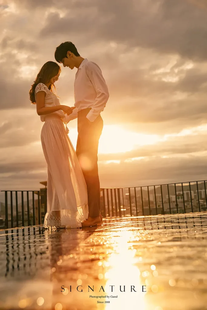 雨の前撮り・ウェディングフォト_水たまりショット1